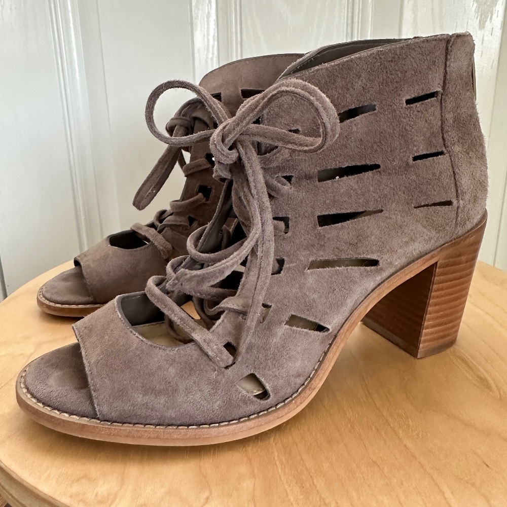 Vince Camuto Tressa Cut Out  Lace Up Taupe Bootie Size 6 M